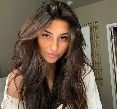 Abbey Wilson xxx model pic