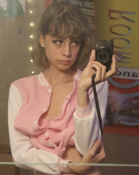 Cd Bell sexy pornstar img