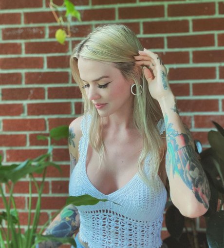 ohioliz model top picture