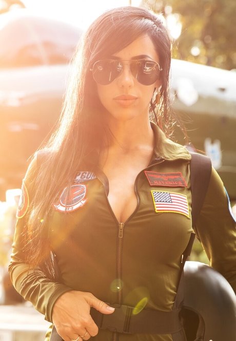 Alex Zedra model top image