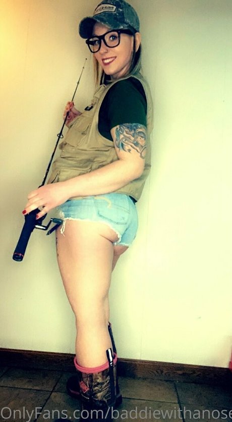 baddiewithanosering star high quality photo