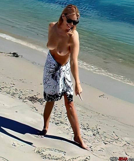 Cheryl Hines top model photo