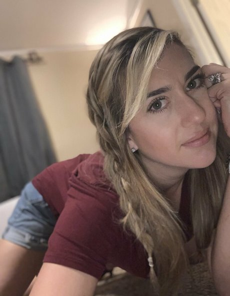 badasstxmama pretty actress image