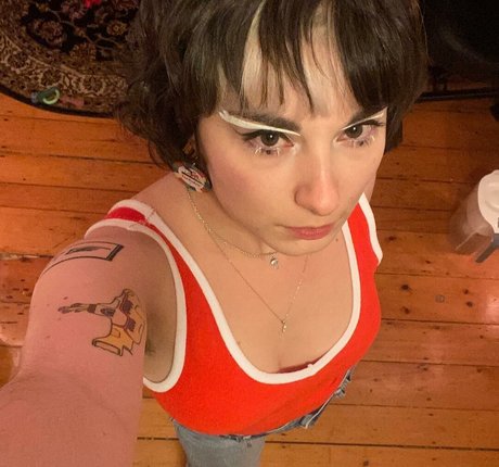 Casey Lee Williams star hot picture