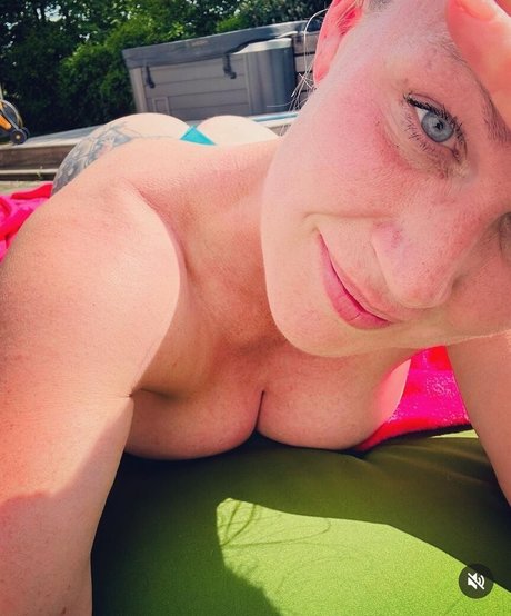 Ciliebutterfly star nude pic