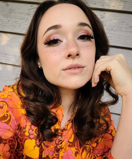 AmyKay ASMR beautiful star photo