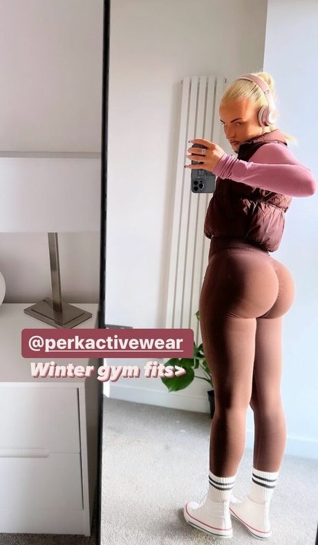 Zara Louisa model hot picture