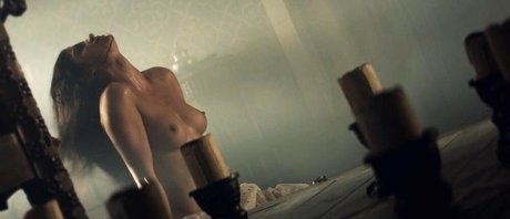 Anya Chalotra model pics