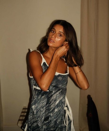 Anya Chalotra pornstar sexy pictures