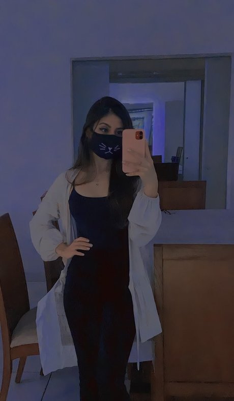 Ingrid Larissa sexy model image