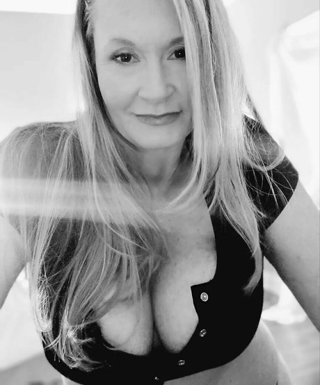 PerriPlays pretty model gallery