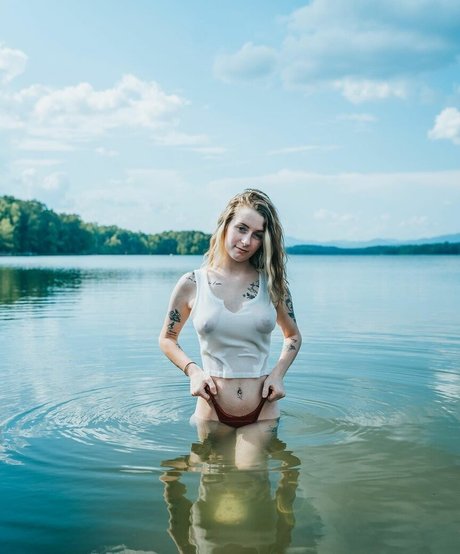 Minnietheentertainer model pornographic photo