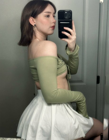 itsnotmarion model erotic image