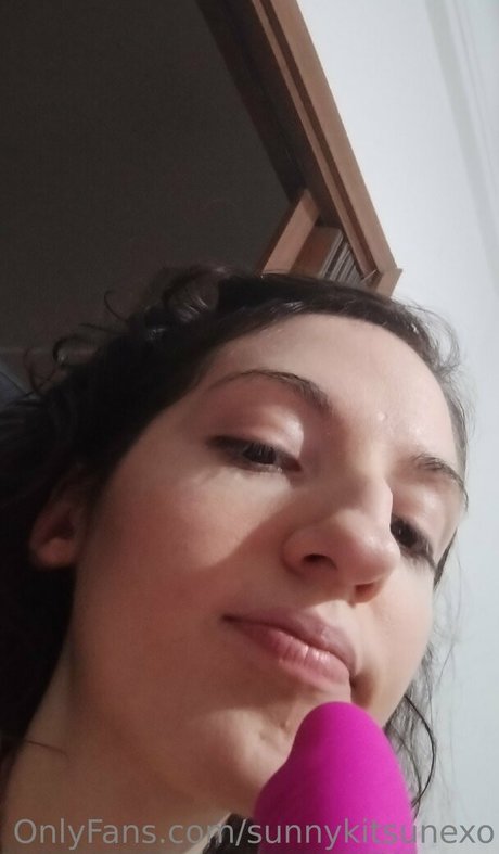 sunnykitsunexo xxx model photo