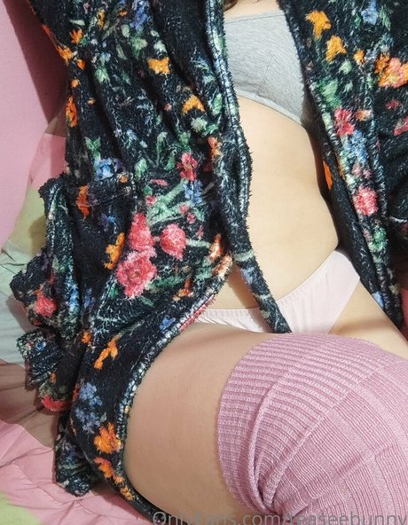 teaseebunny erotic actress photos