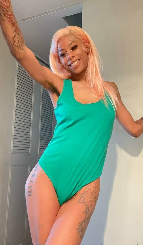 mickeymooh star nude photo