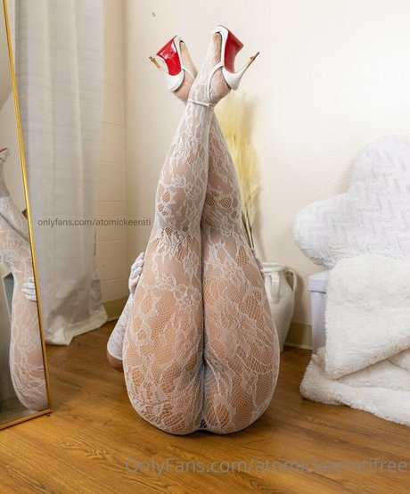 atomickeeratifree star adult images