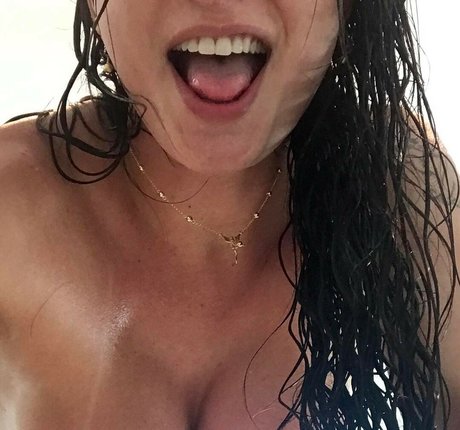 izabelytop hot actress photos