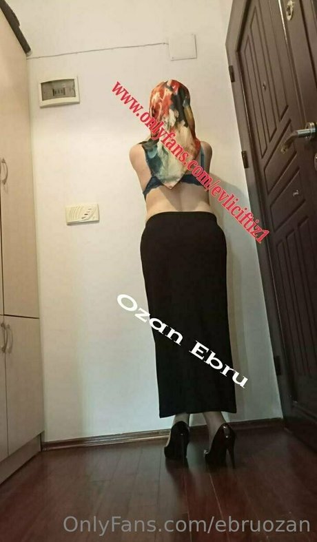 ebruozan nudes actress photo
