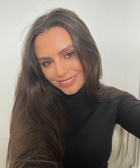 Cher Lloyd erotic actress pic