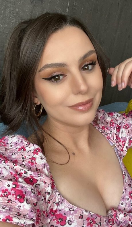 Cher Lloyd adult model img