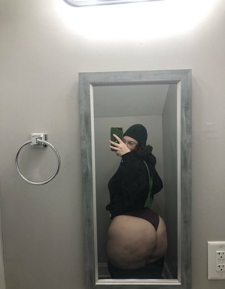 sweeet v free star naked pic