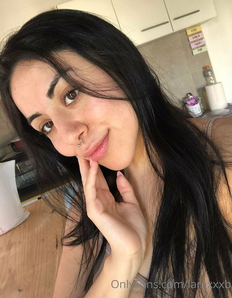 laraxxxb hd pornstar image