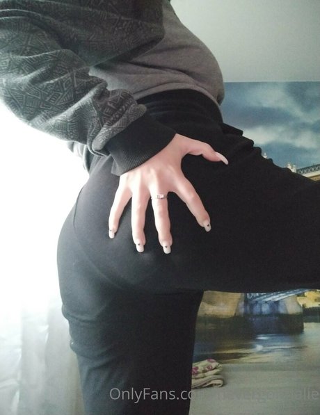 nevergonnalie pretty actress galleries