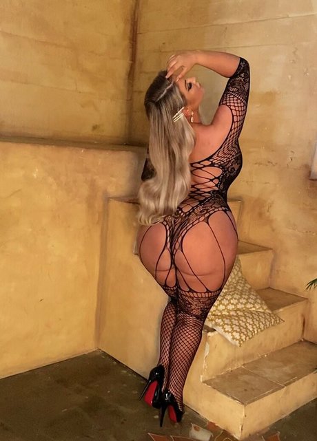 ashalexiss sex model image