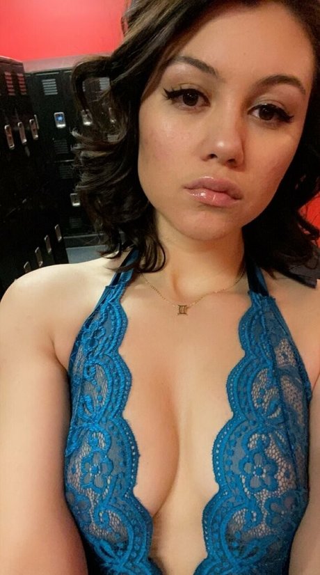 queen6cilla model pornographic pic