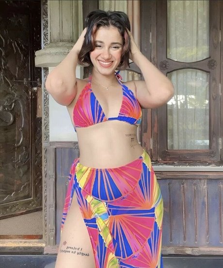 Senorita Sara nudes model archive