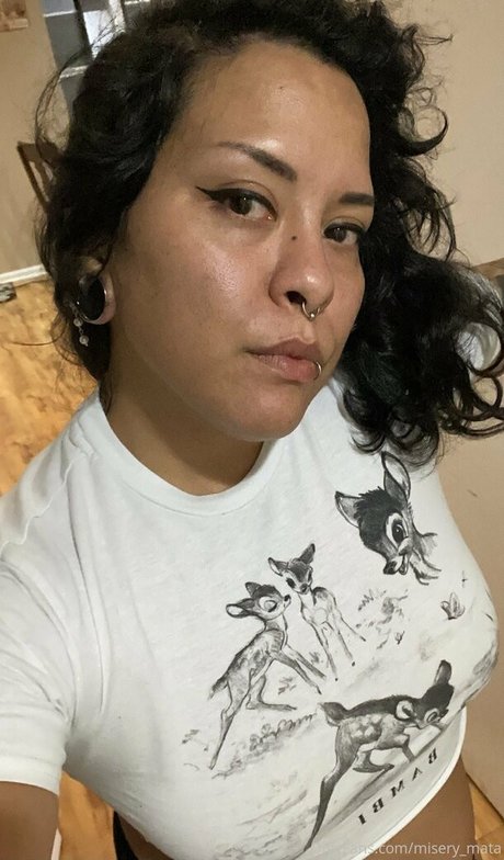 mirari mata model sexy photo