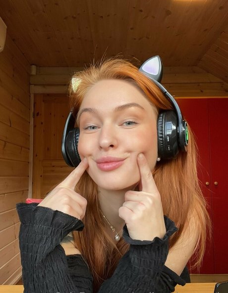 redheadragonvip model nude images