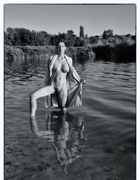 sasha simple hd star photo