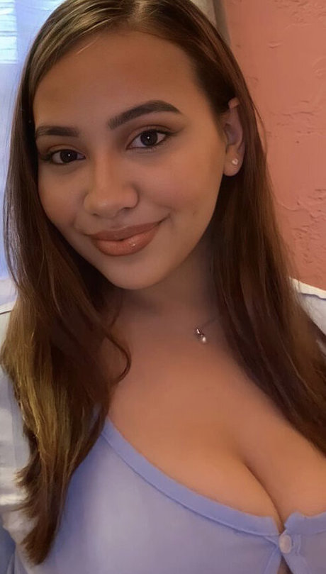 Ellie Johnston nude model img