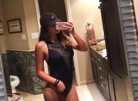 Fuckella model naked image