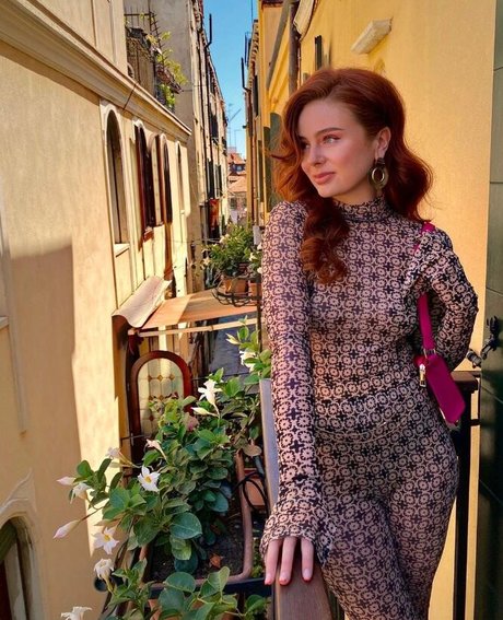 Hannah Laresa Smith model high quality img