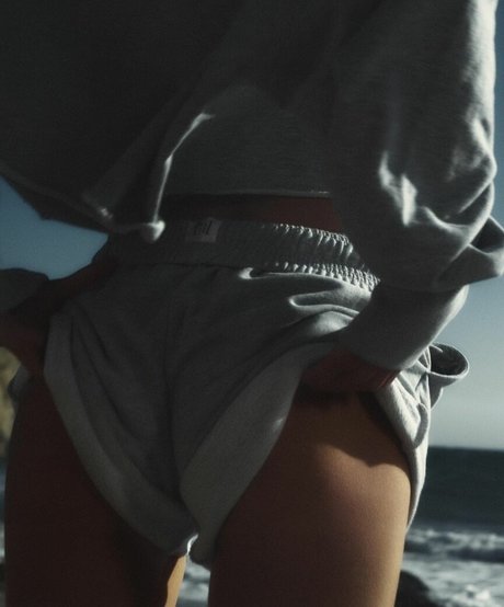 Elsa Hosk pornstar adult galleries