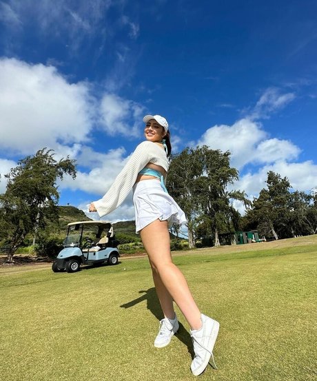 Shelby Young star nudes image