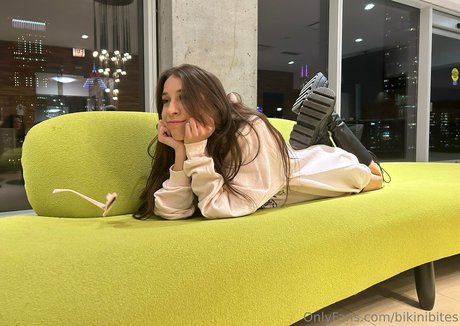 bikinibites nude actress image