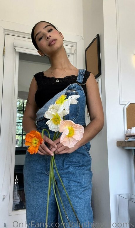 blushingblooms nude actress img