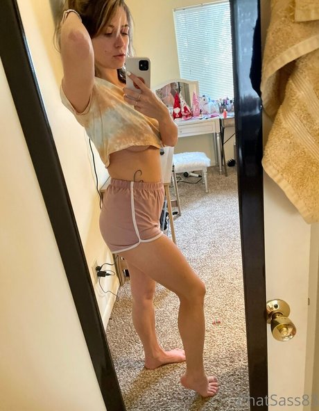 clever belle5 pornographic model pic