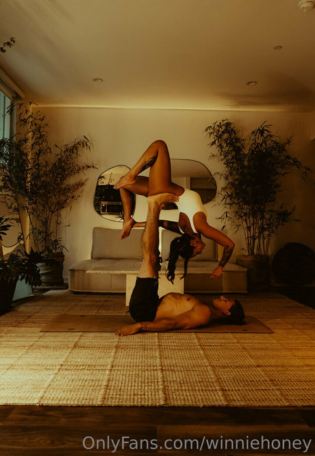 winniehoney model nude images