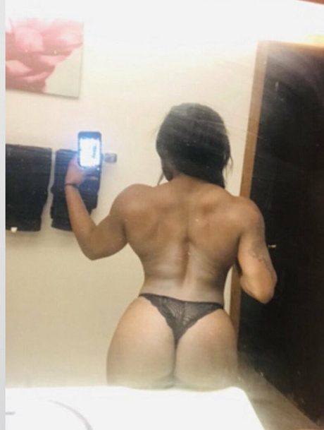 ebonymuscle nude star pictures