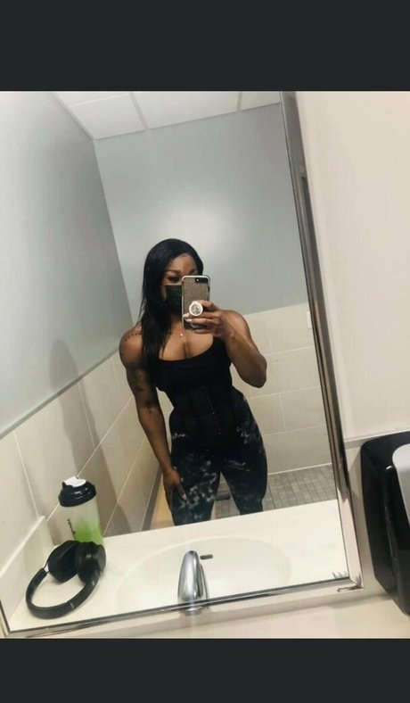 ebonymuscle free model photo