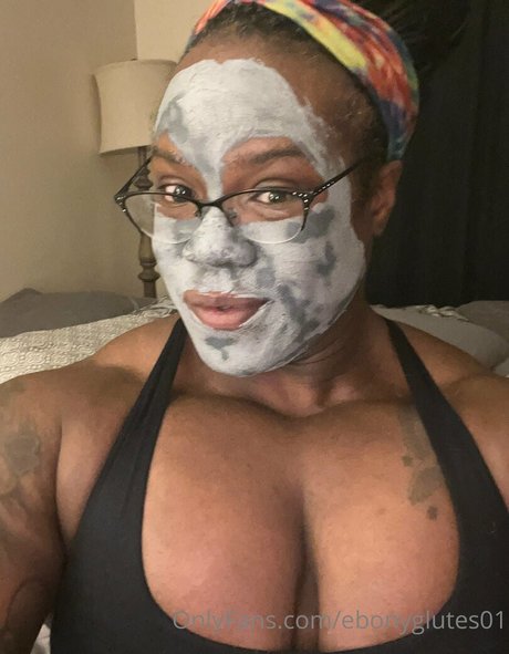 ebonyglutes01 top model images