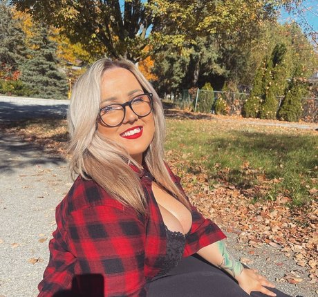 Lilly Alcorn xxx model images