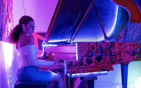 mollycreamss pornstar pics