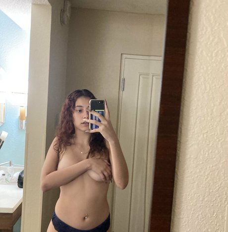 mollycreamss pornographic model pics