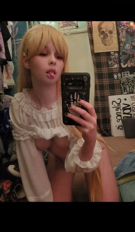 dracculala naked model picture